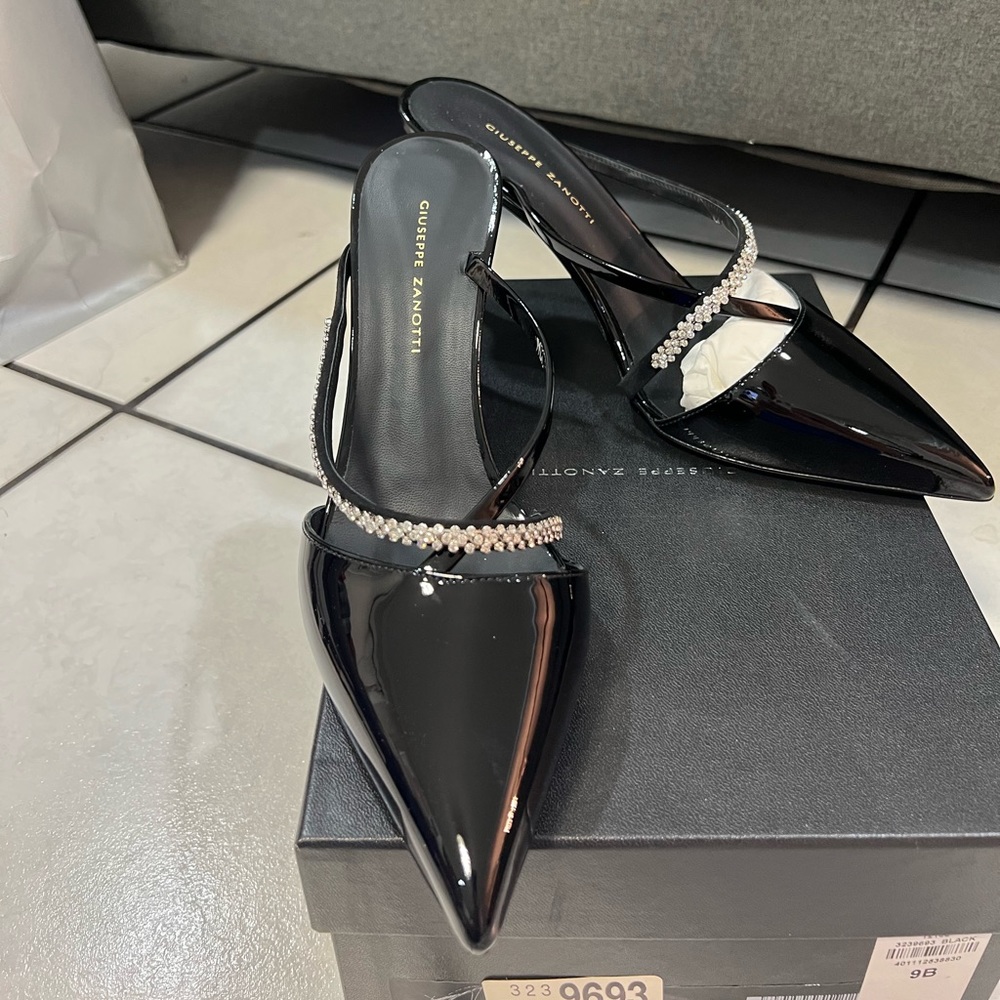 ‼️🔥BRAND NEW Elegant Giuseppe Zanotti Embellished Heels - Picture 3 of 5